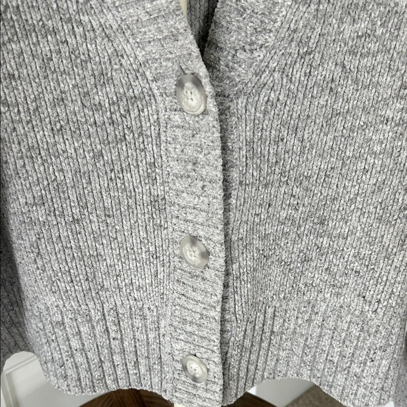 Like New Abercrombie & Fitch Gray Ribbed V-Neck Button Cardigan - Picture 2 of 6